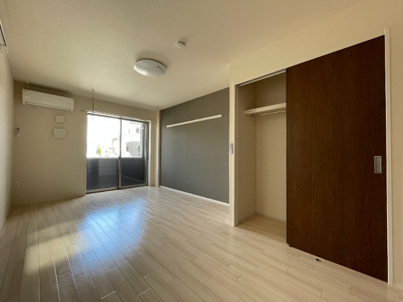 居室・リビング　室内