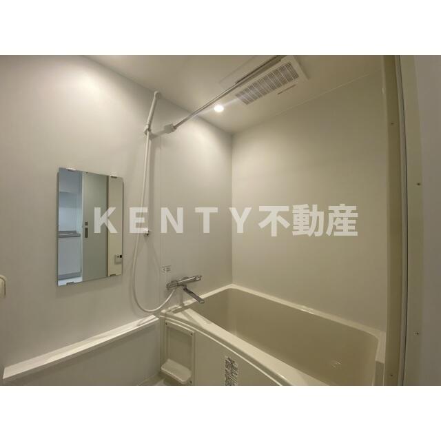 バス・シャワールーム　コンパクトで使いやすいお風呂です