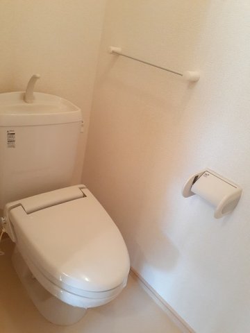 トイレ　清潔感のあるトイレです