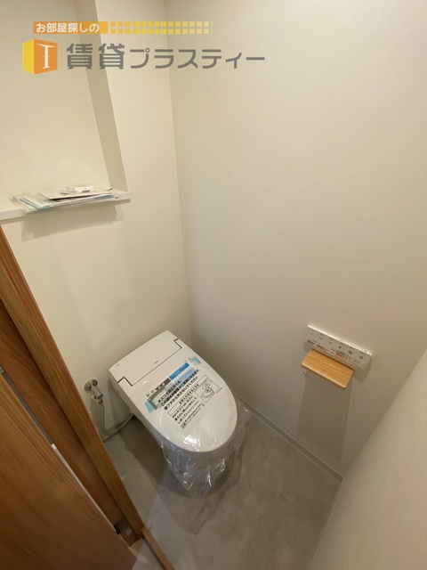 トイレ　タンクレスで、スッキリとしたトイレ。