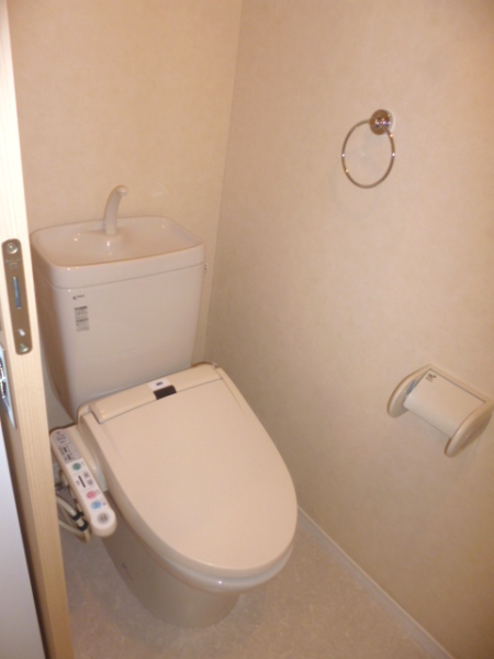 トイレ　温水洗浄便座付き