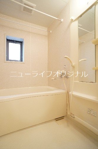 バス・シャワールーム　1日の疲れを癒す浴室は追い焚き機能付き！