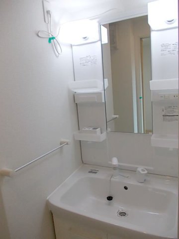 洗面設備　独立洗面台です