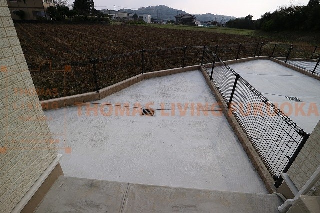 バルコニー　洗濯物大量に干せるひろーいお庭あります