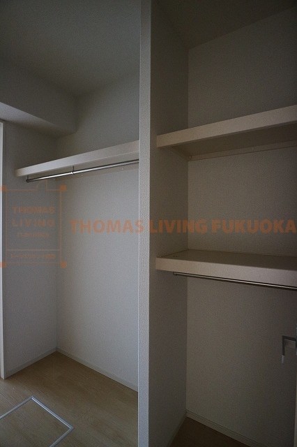 収納　ウォークスルークローゼット