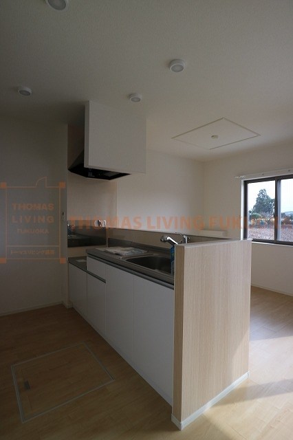 キッチン　白を貴重とした清潔感のあるキッチン