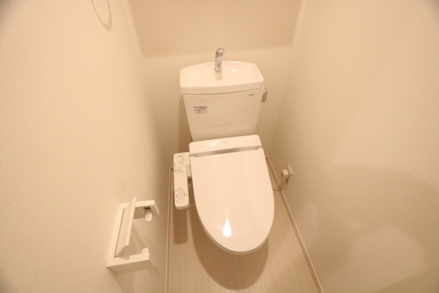 トイレ　※別室の参考写真の為、現況優先です。