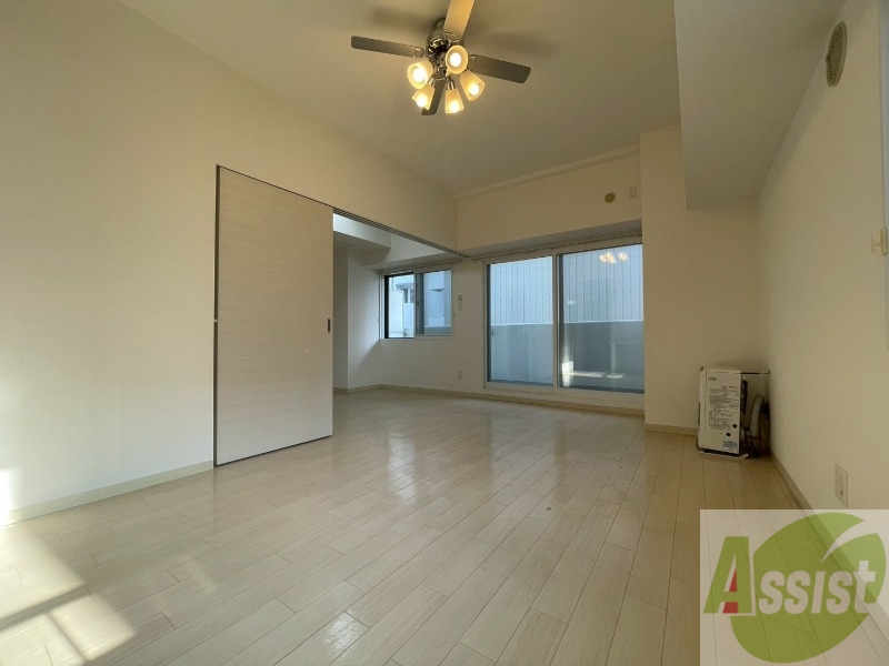 居室・リビング　広くてキレイなお部屋が広がっていて、充実した生活が送れそう。