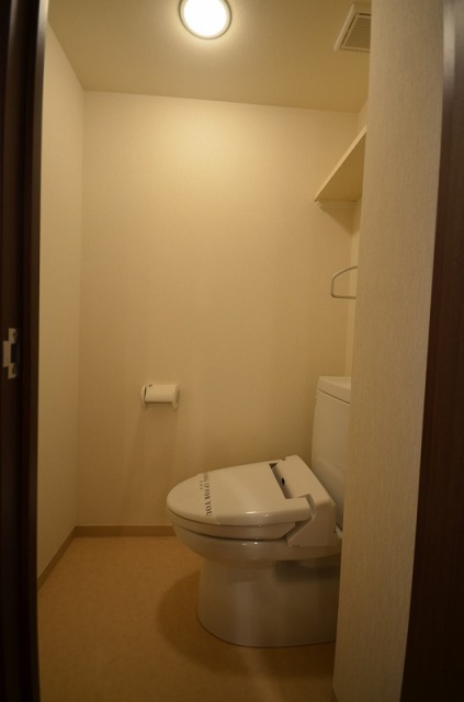 トイレ　別号室の写真です。