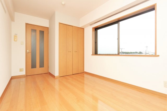 居室・リビング　参考写真（同物件別部屋）