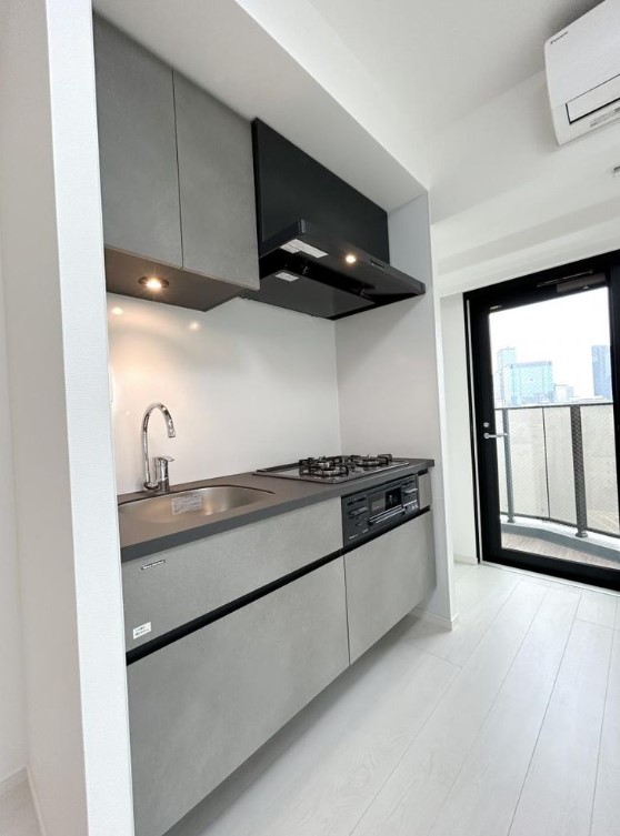 キッチン　キッチン窓あります。