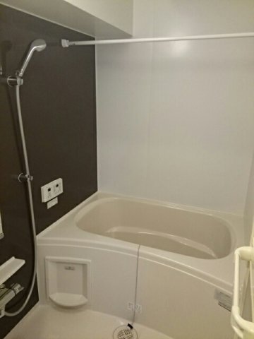 バス・シャワールーム　コンパクトで使いやすいお風呂です