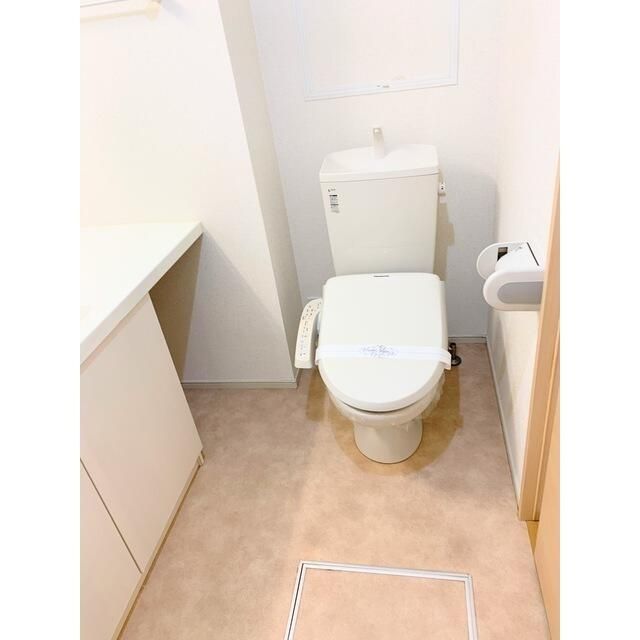 トイレ　別号室参考写真です