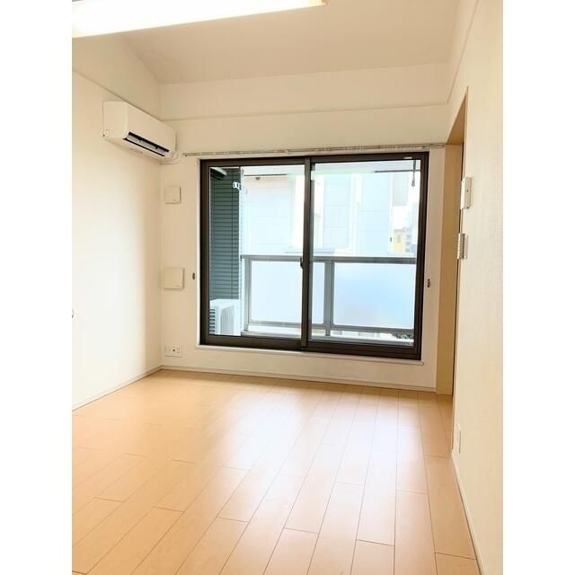 居室・リビング　別号室参考写真です