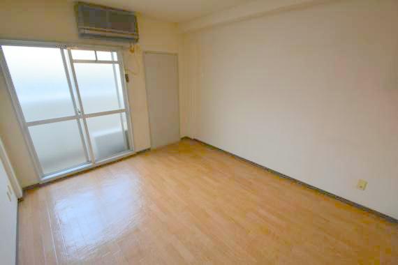 居室・リビング　どんな家具でも合わせやすいですよ。