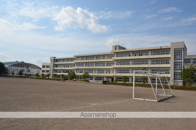 中学校　高根沢町立阿久津中学校（中学校）まで586m