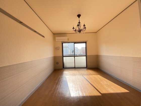 居室・リビング　※別号室の写真です