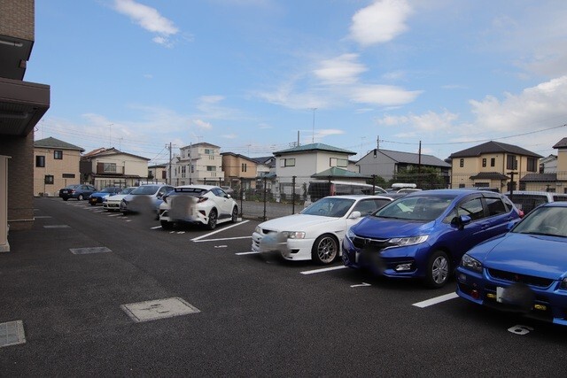駐車場　敷地内駐車場有　（別途契約・要空き確認）