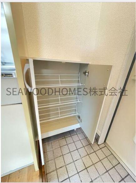 収納　シューズボックス完備で散らかりがちな玄関もすっきり。