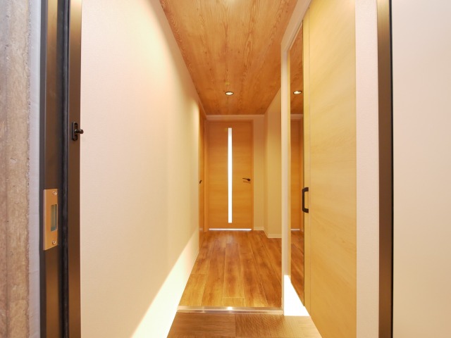 玄関　開放的な玄関スペースです♪