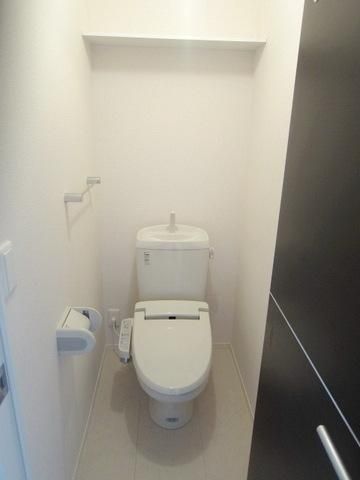 トイレ　★上部に棚付き★