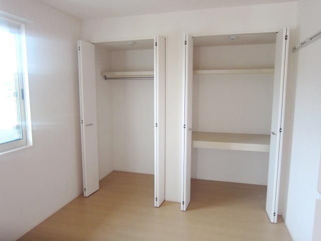 その他　★南側洋室・Ｗ収納★