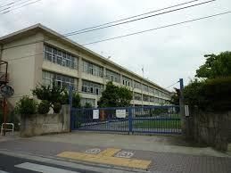 小学校　東大和市立第四小学校（小学校）まで592m