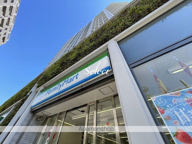 コンビニ　ファミリーマート（コンビニ）まで94m