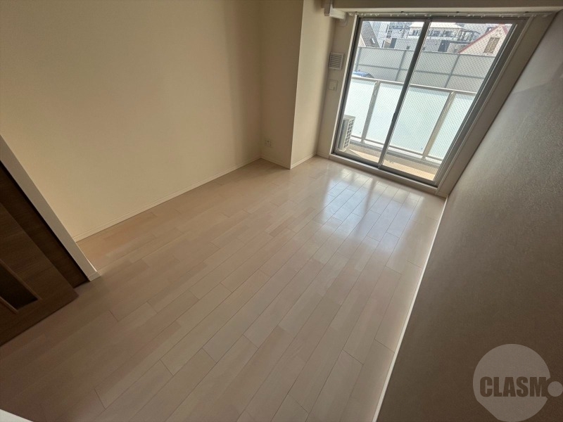 居室・リビング　約７帖の洋室です