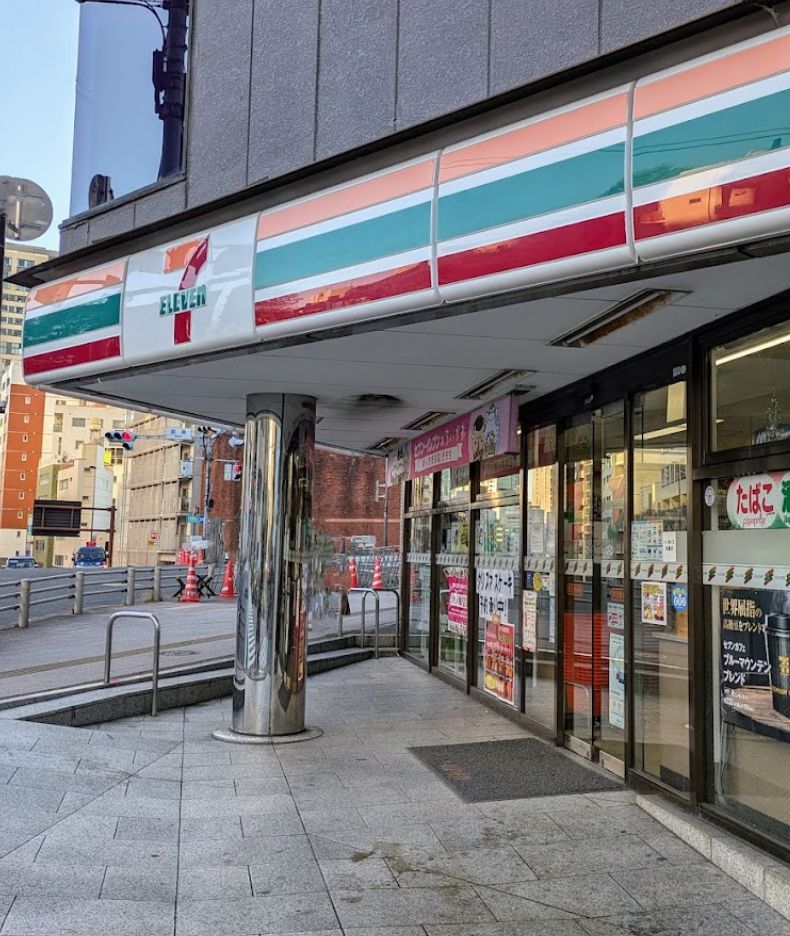 コンビニ　セブン-イレブン 港区飯倉店（コンビニ）まで225m