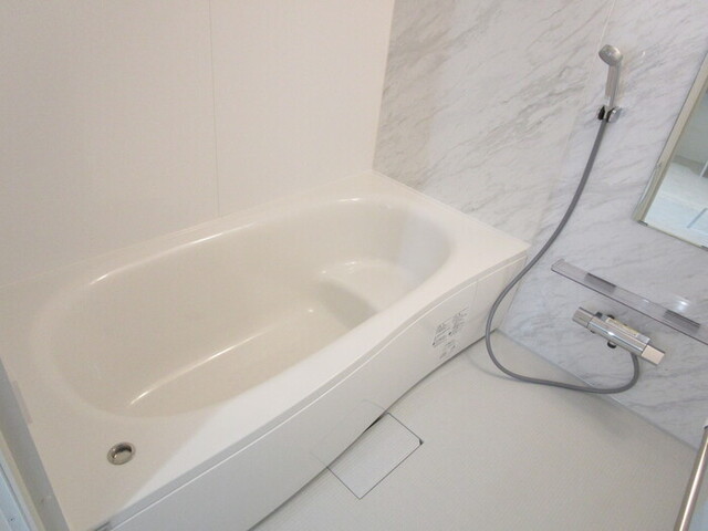 バス・シャワールーム　追い焚き給湯機能付き浴室