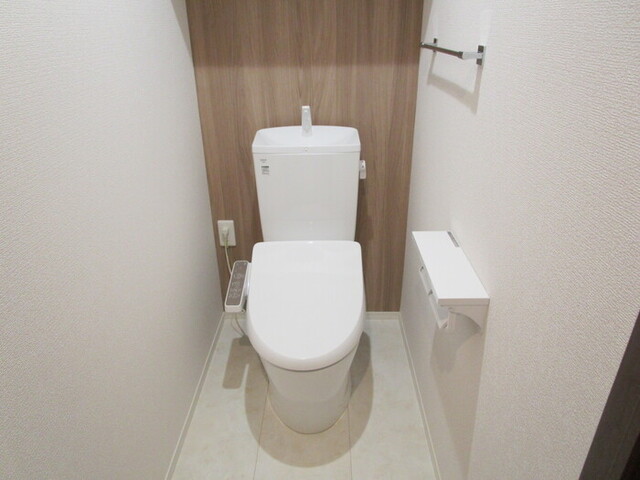 トイレ　温水洗浄暖房便座