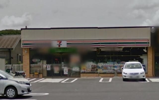 コンビニ　セブンイレブン（コンビニ）まで725m