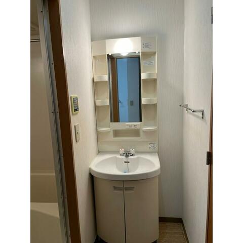 洗面設備　スペースが確保できる洗面所です