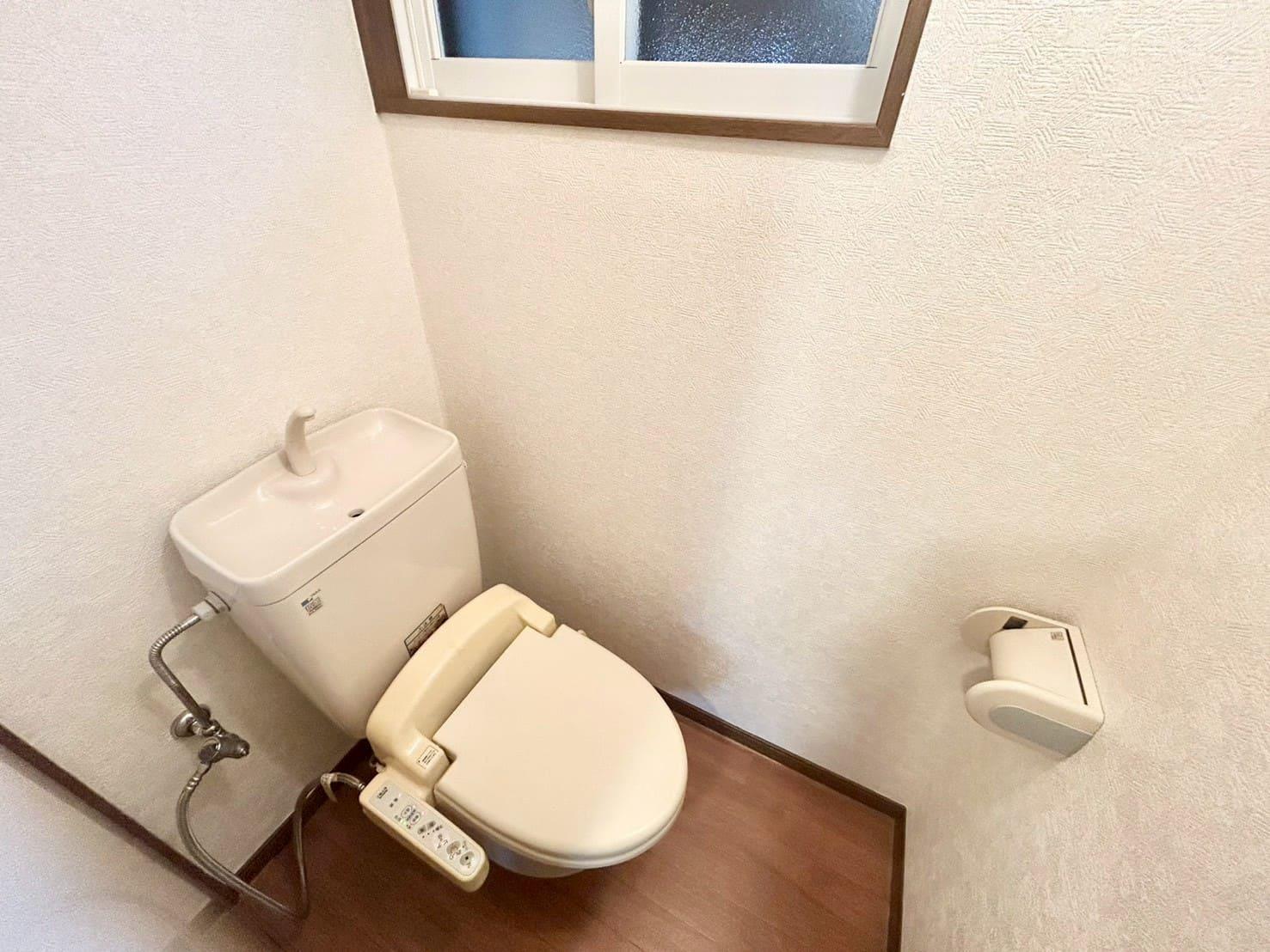 トイレ　温水洗浄便座