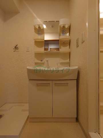 洗面設備　※参考写真です。似た間取りの別部屋になります。