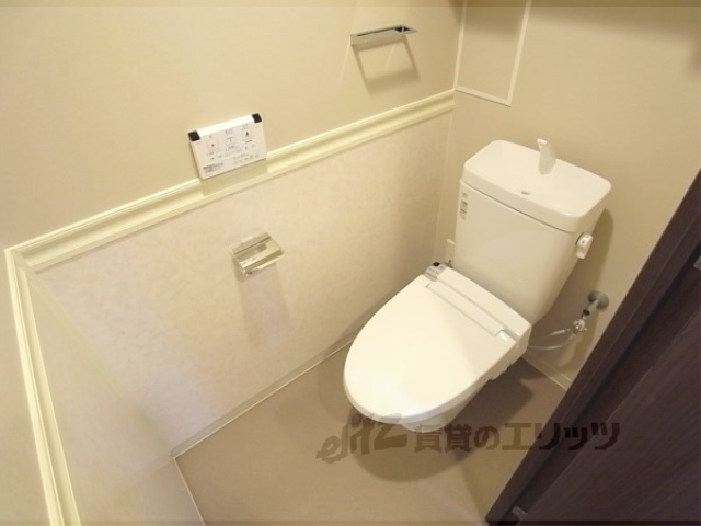 トイレ　ウォシュレット機能付き