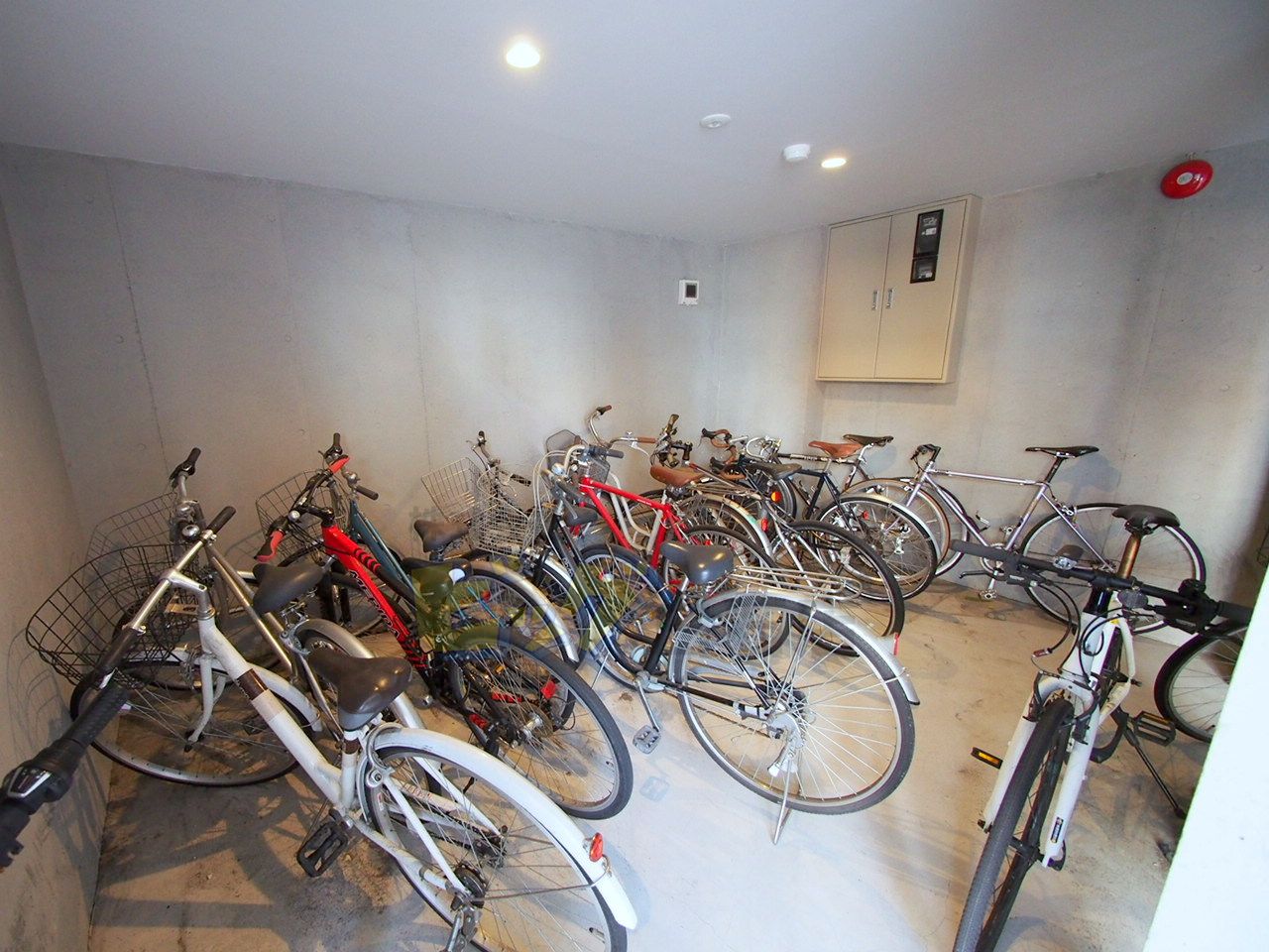 その他共有部分　屋内駐輪場完備しています♪
