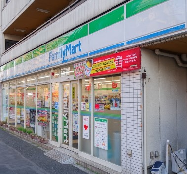 コンビニ　ファミリーマート（コンビニ）まで186m