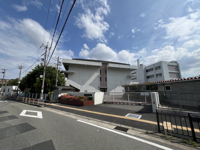 小学校　伊丹市立神津小学校（小学校）まで721m