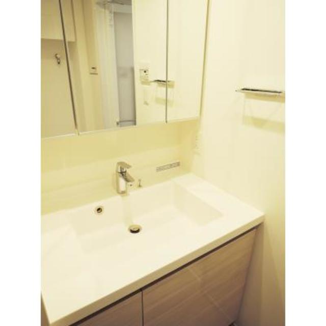 洗面設備　※写真は同タイプ住戸です。