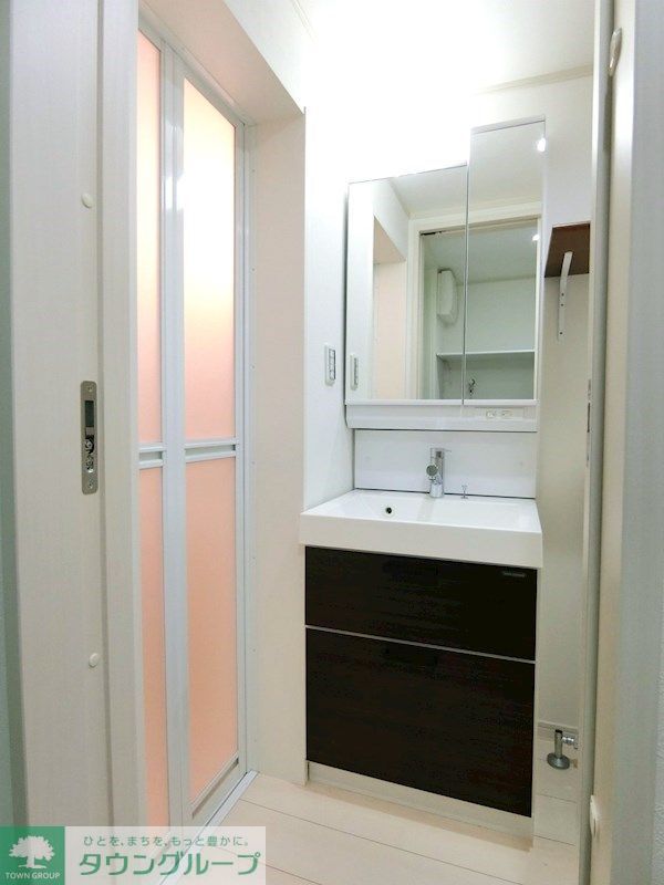 洗面設備　シャンプードレッサーが標準装備！朝の身支度が快適に♪