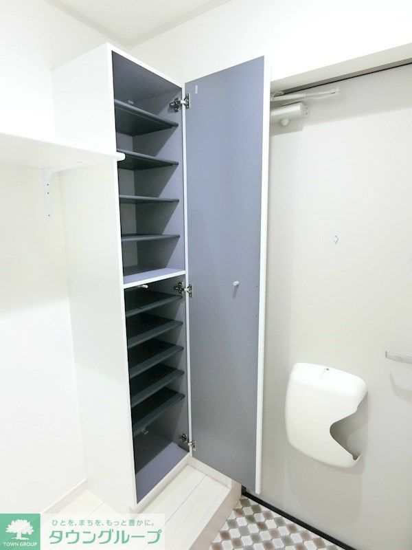 玄関　シューズボックスは棚の高さが調節可能でブーツも入ります！