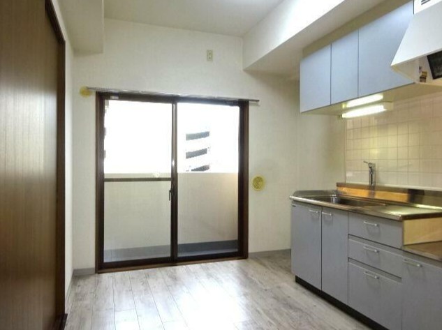 居室・リビング　フローリングな室内