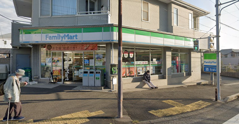 コンビニ　ファミリーマート たかはし吉井店（コンビニ）まで780m