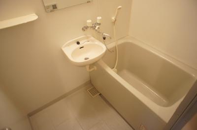 バス・シャワールーム　浴室も広々でゆったりスペースです