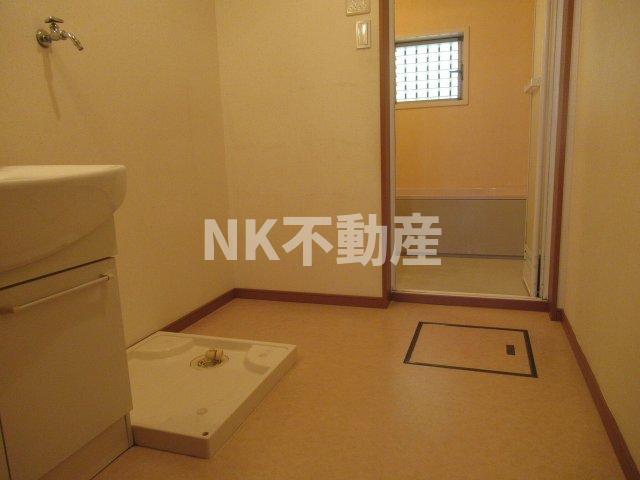 洗面設備　スペースが確保できる洗面所です