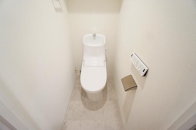 トイレ　同タイプ部屋　参考写真です