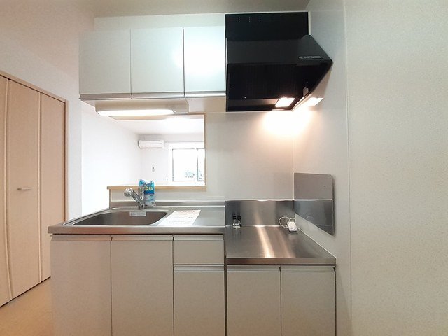 キッチン　コンパクトなキッチンで掃除もラクラク