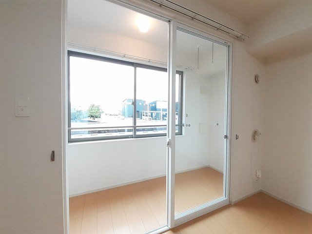 その他部屋・スペース　サンルーム。雨の日や冬でも安心して洗濯物が干せます！